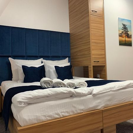 Aparthotel Piramida Boleslawiec  Esterno foto