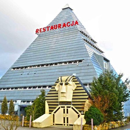 Aparthotel Piramida Boleslawiec  Esterno foto
