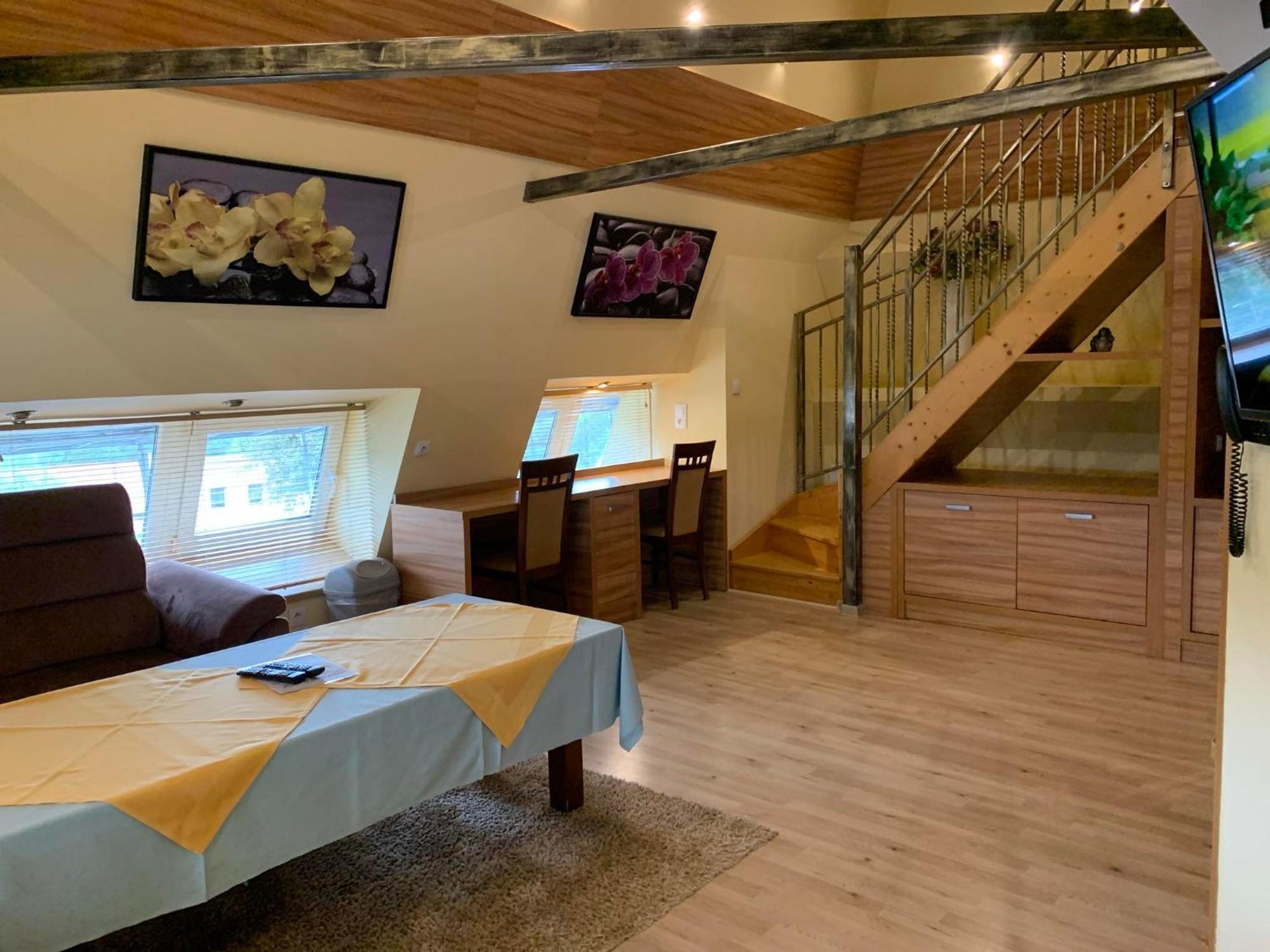 Aparthotel Piramida Boleslawiec  Esterno foto