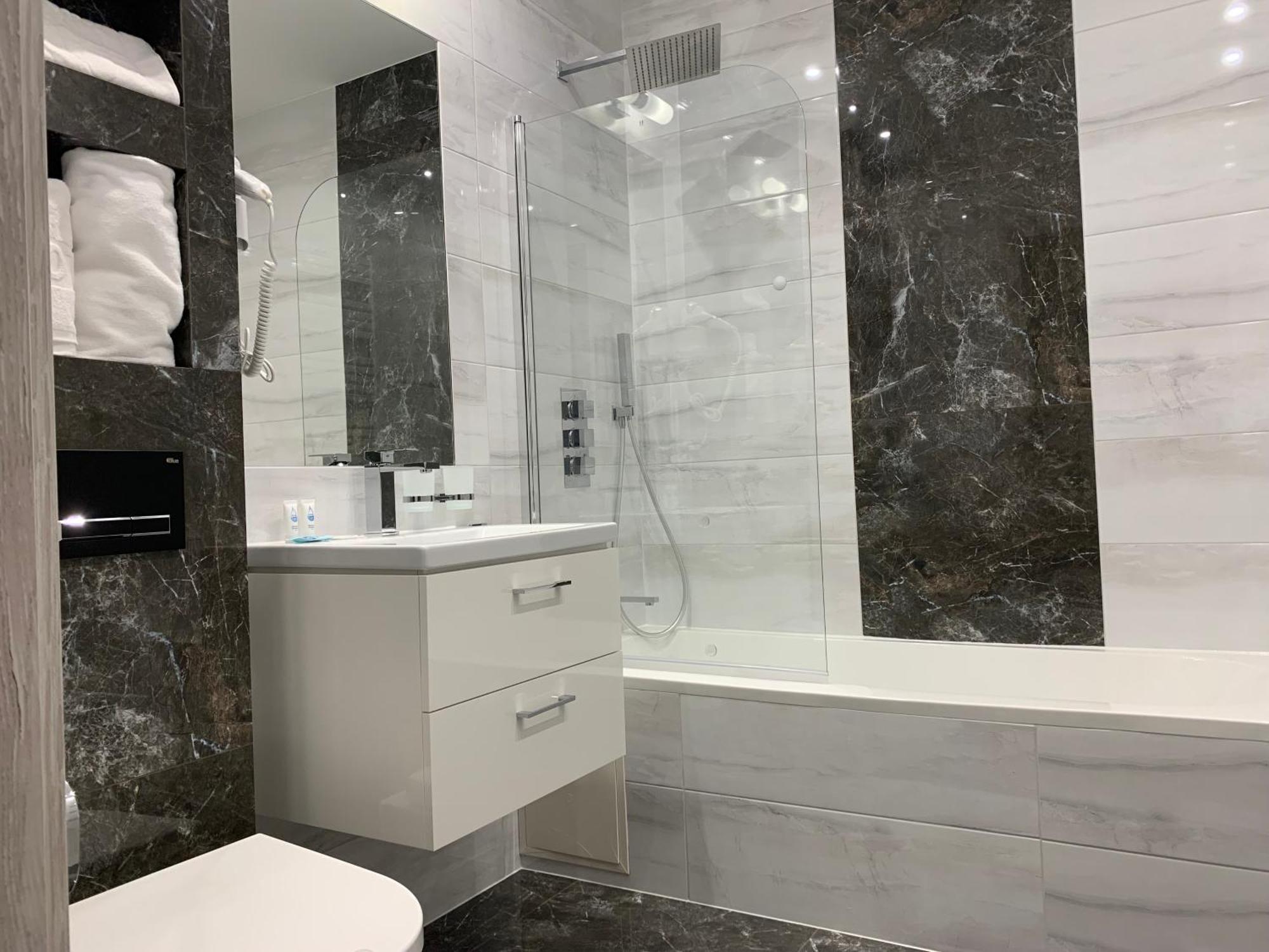 Aparthotel Piramida Boleslawiec  Esterno foto