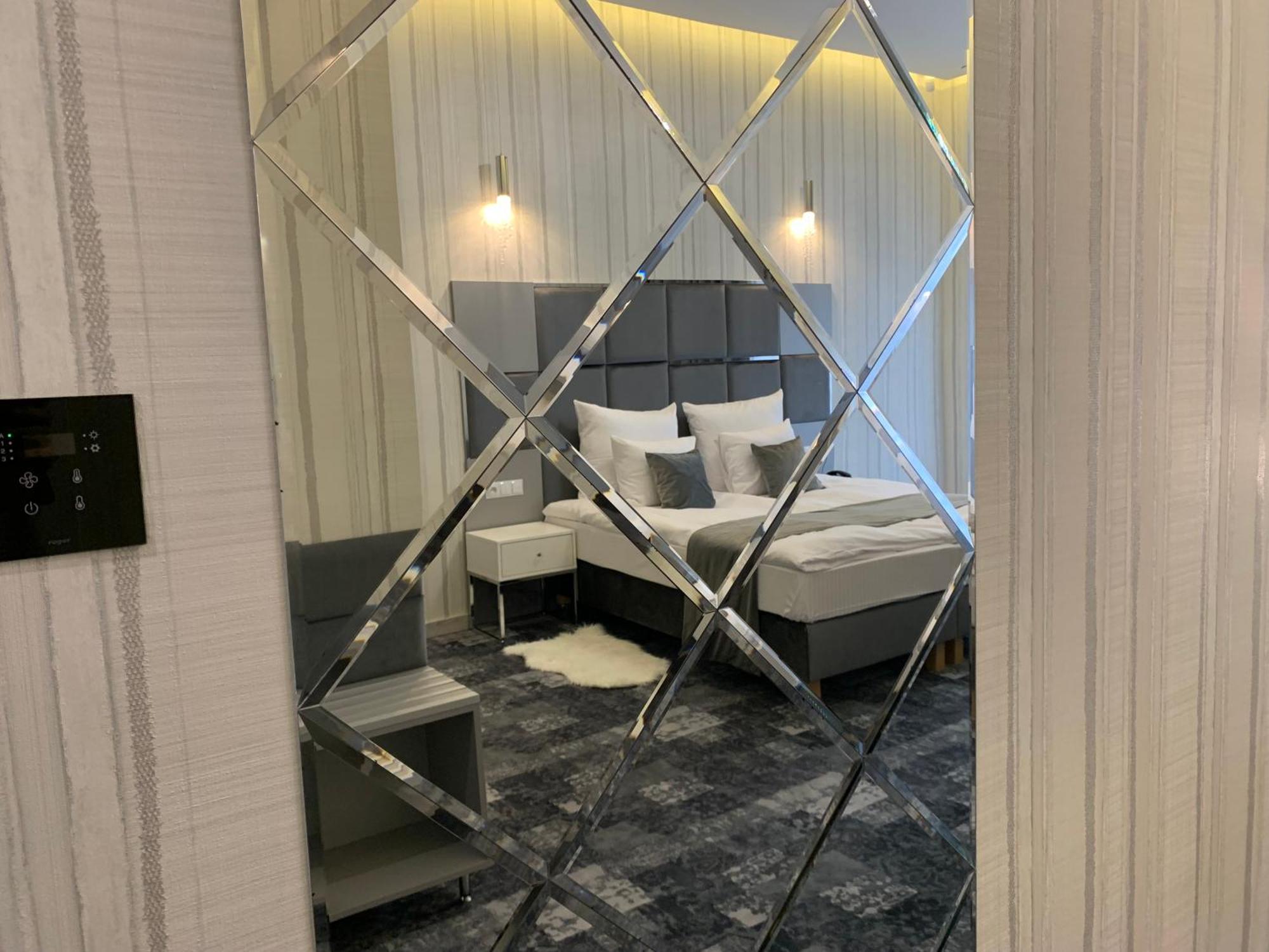 Aparthotel Piramida Boleslawiec  Esterno foto