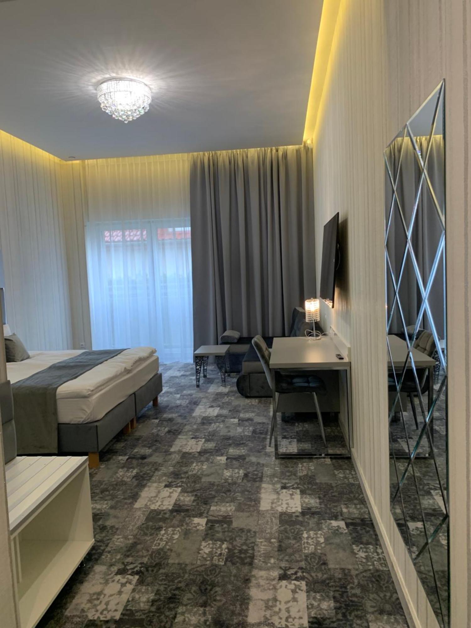 Aparthotel Piramida Boleslawiec  Esterno foto