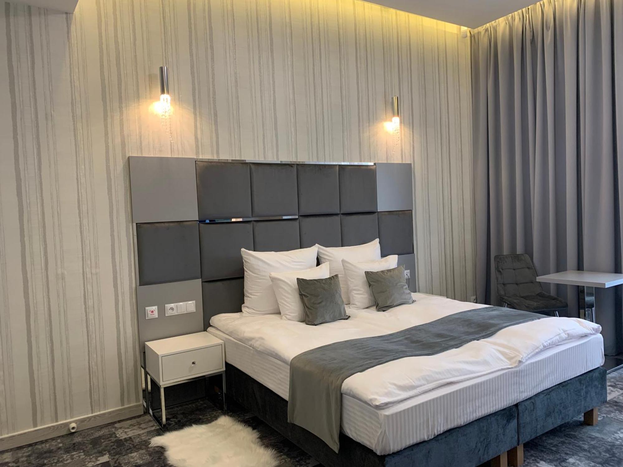 Aparthotel Piramida Boleslawiec  Esterno foto