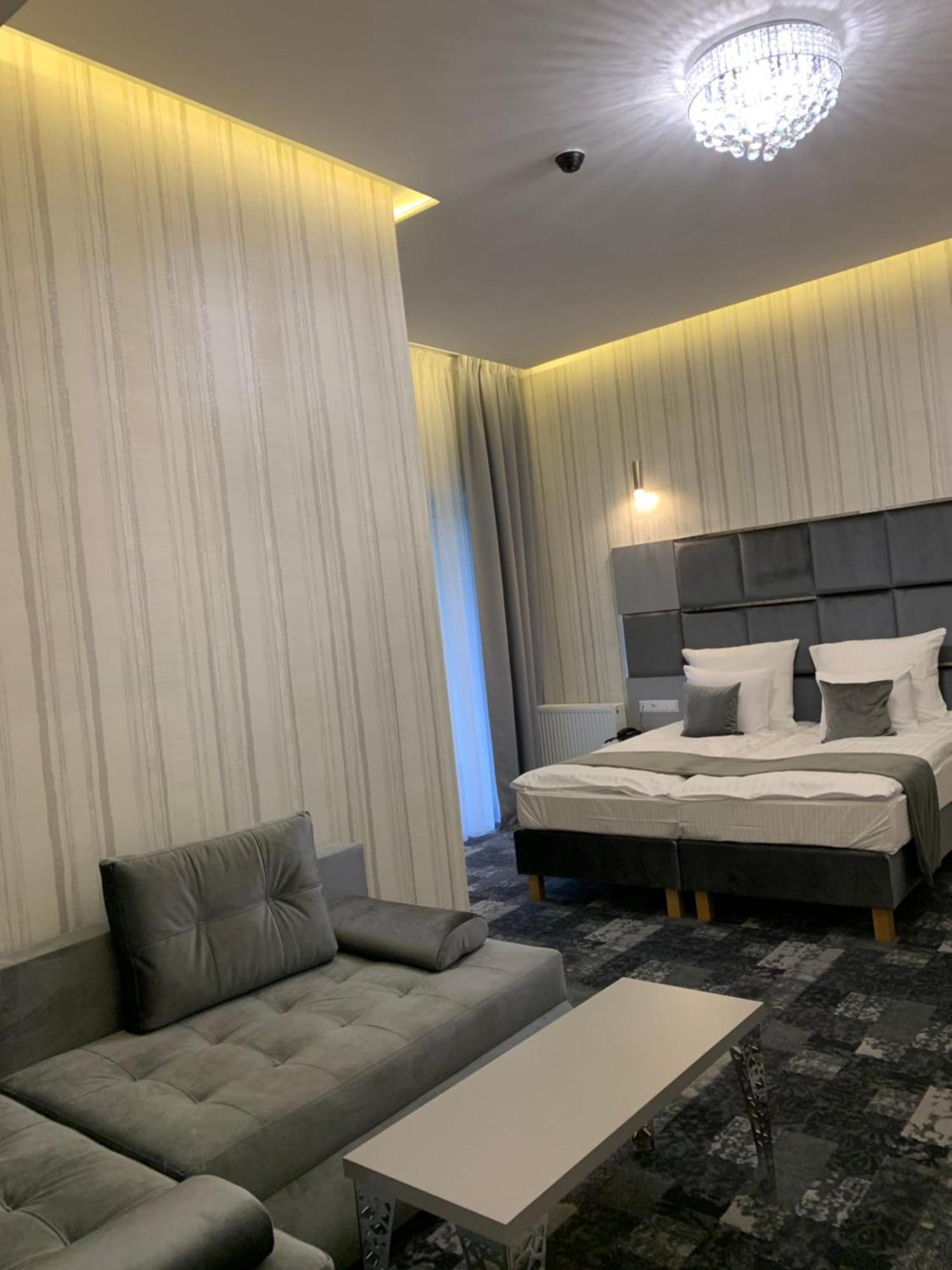 Aparthotel Piramida Boleslawiec  Esterno foto