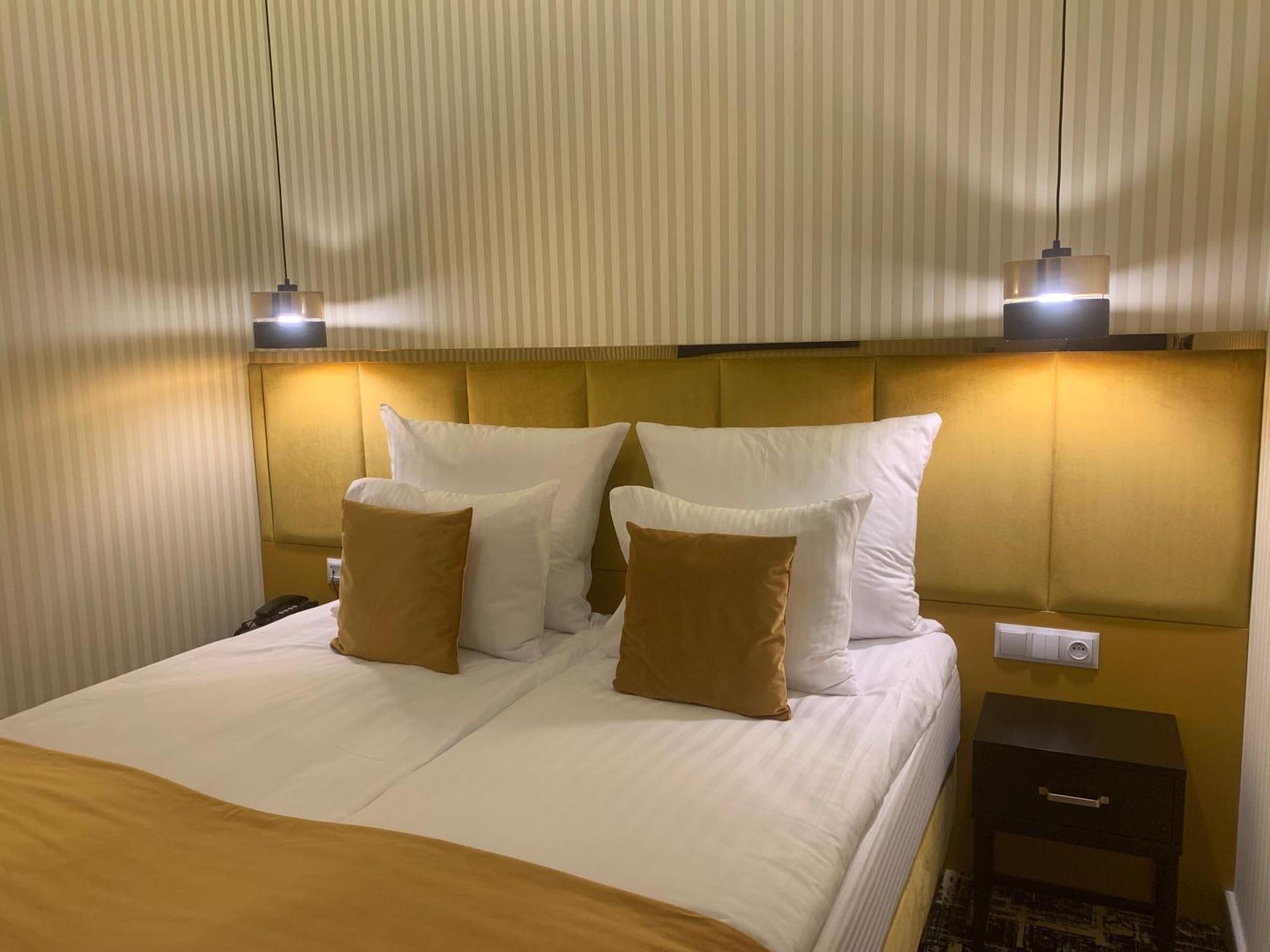 Aparthotel Piramida Boleslawiec  Esterno foto