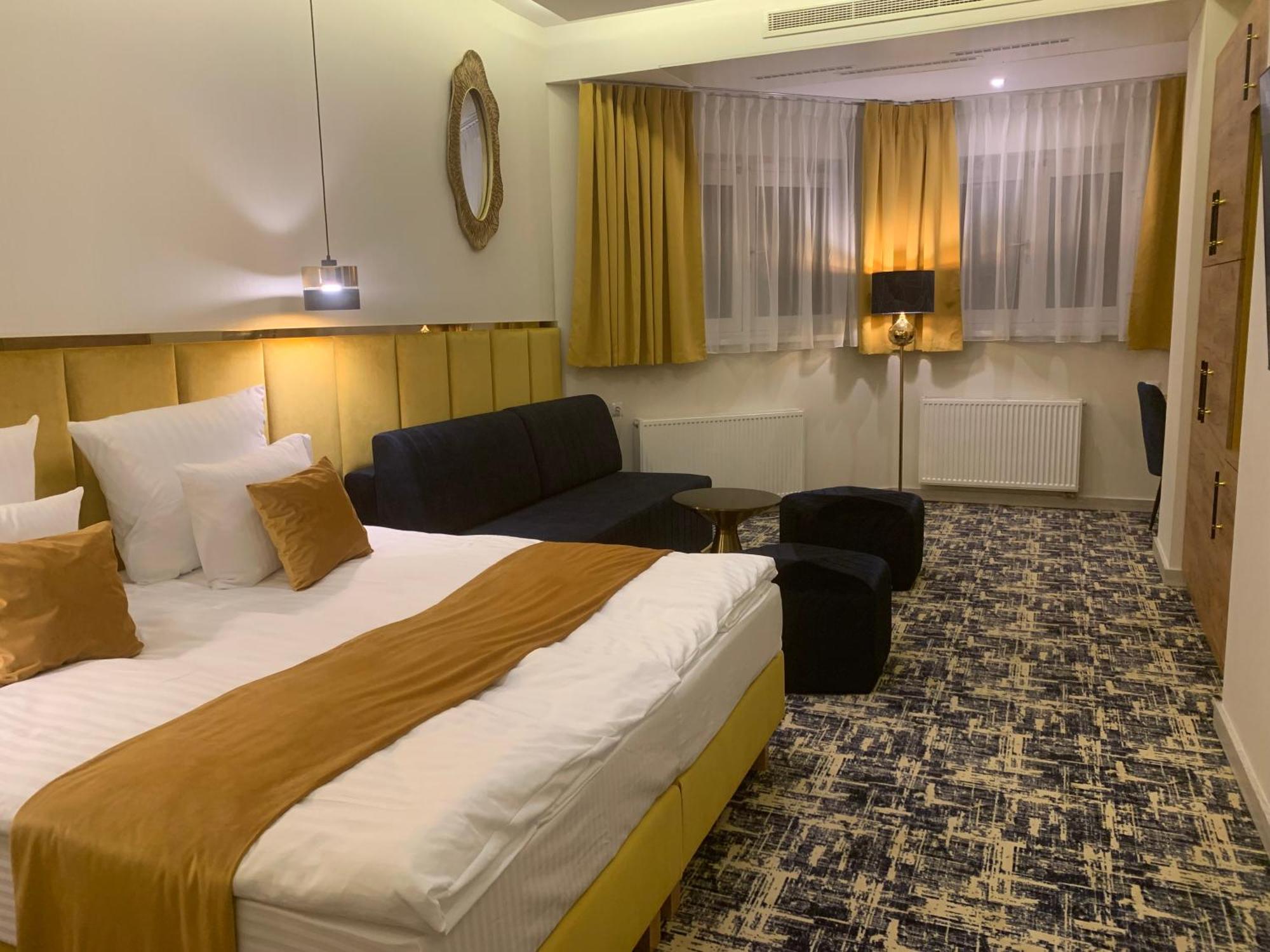 Aparthotel Piramida Boleslawiec  Esterno foto