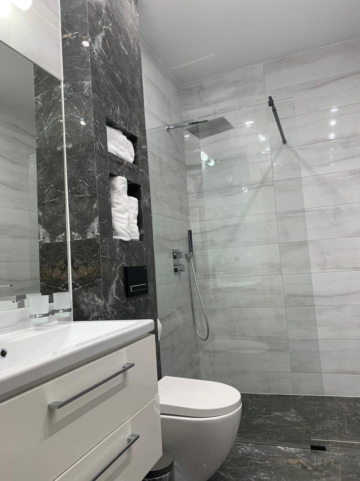 Aparthotel Piramida Boleslawiec  Esterno foto