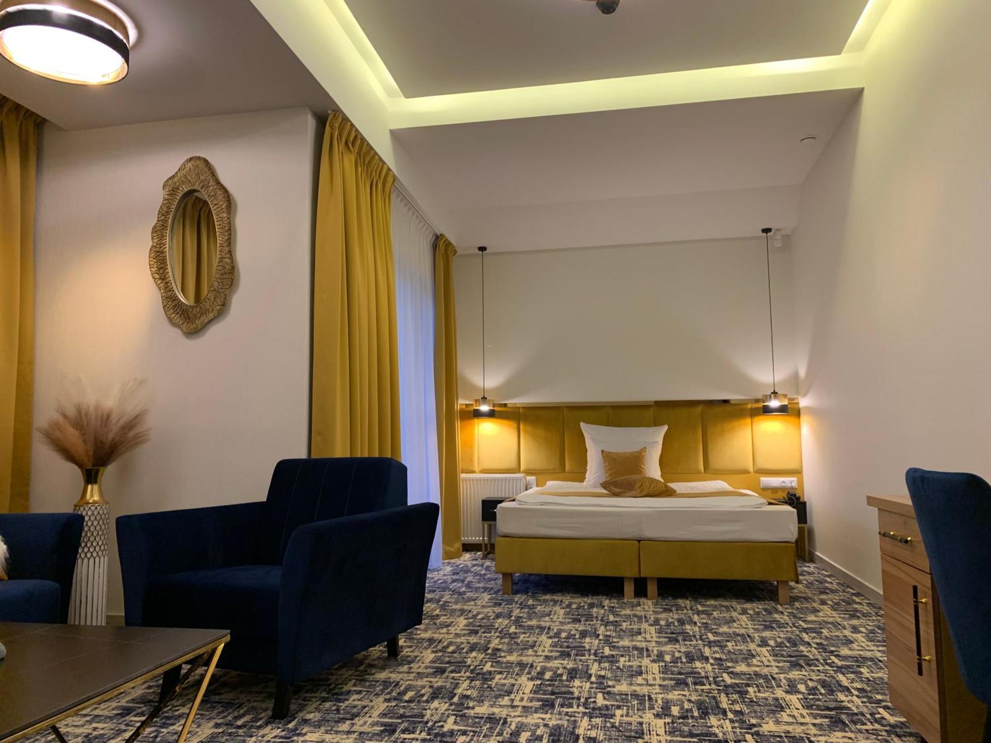 Aparthotel Piramida Boleslawiec  Esterno foto