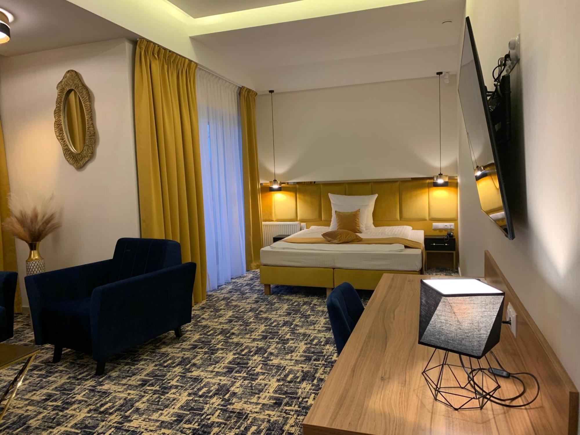 Aparthotel Piramida Boleslawiec  Esterno foto