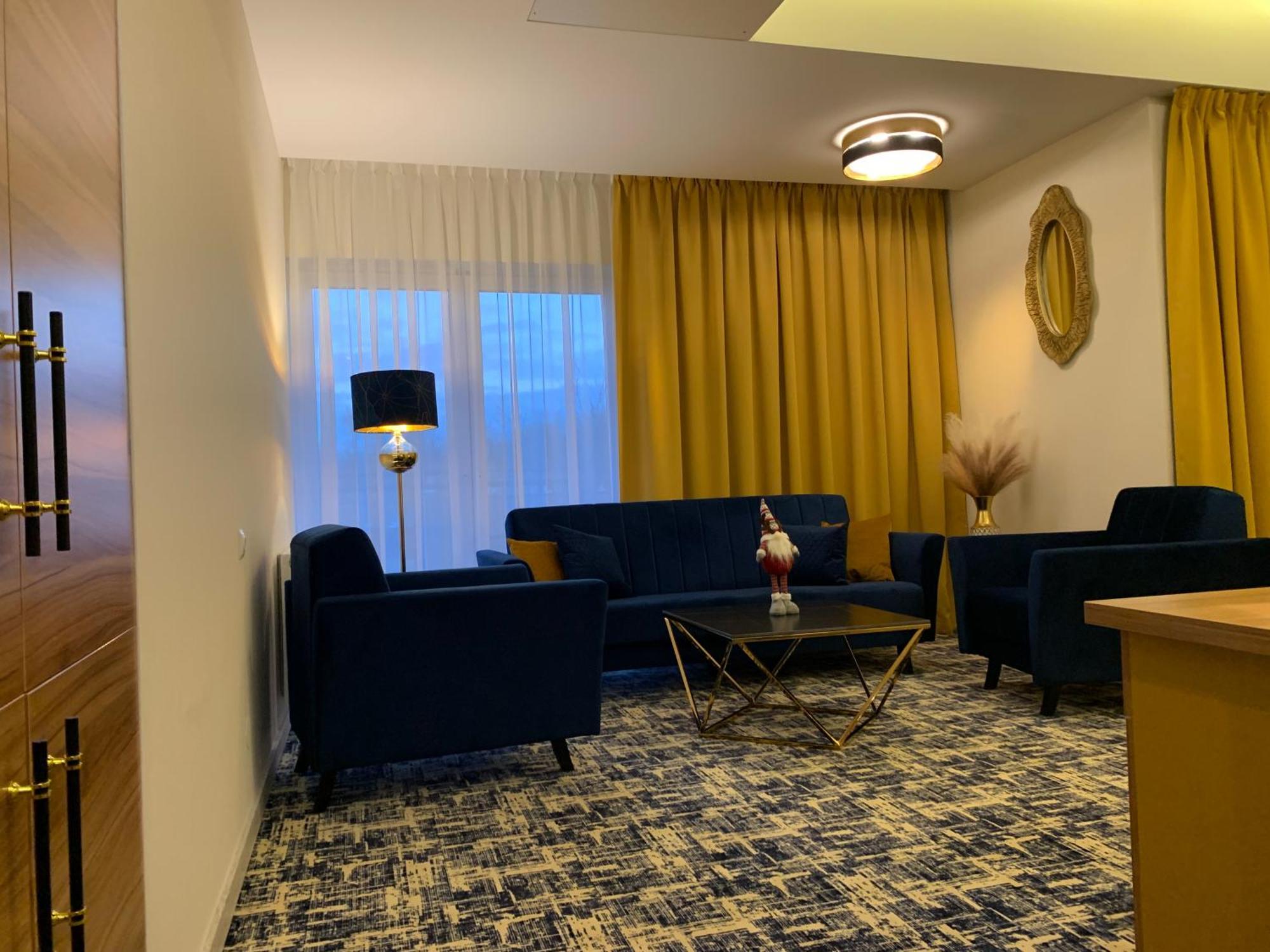 Aparthotel Piramida Boleslawiec  Esterno foto