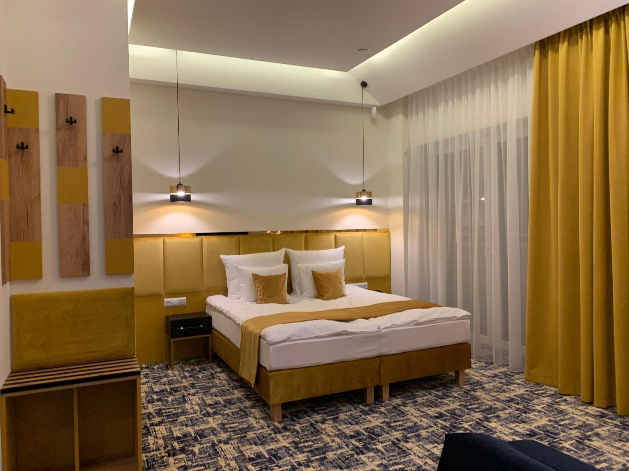 Aparthotel Piramida Boleslawiec  Esterno foto